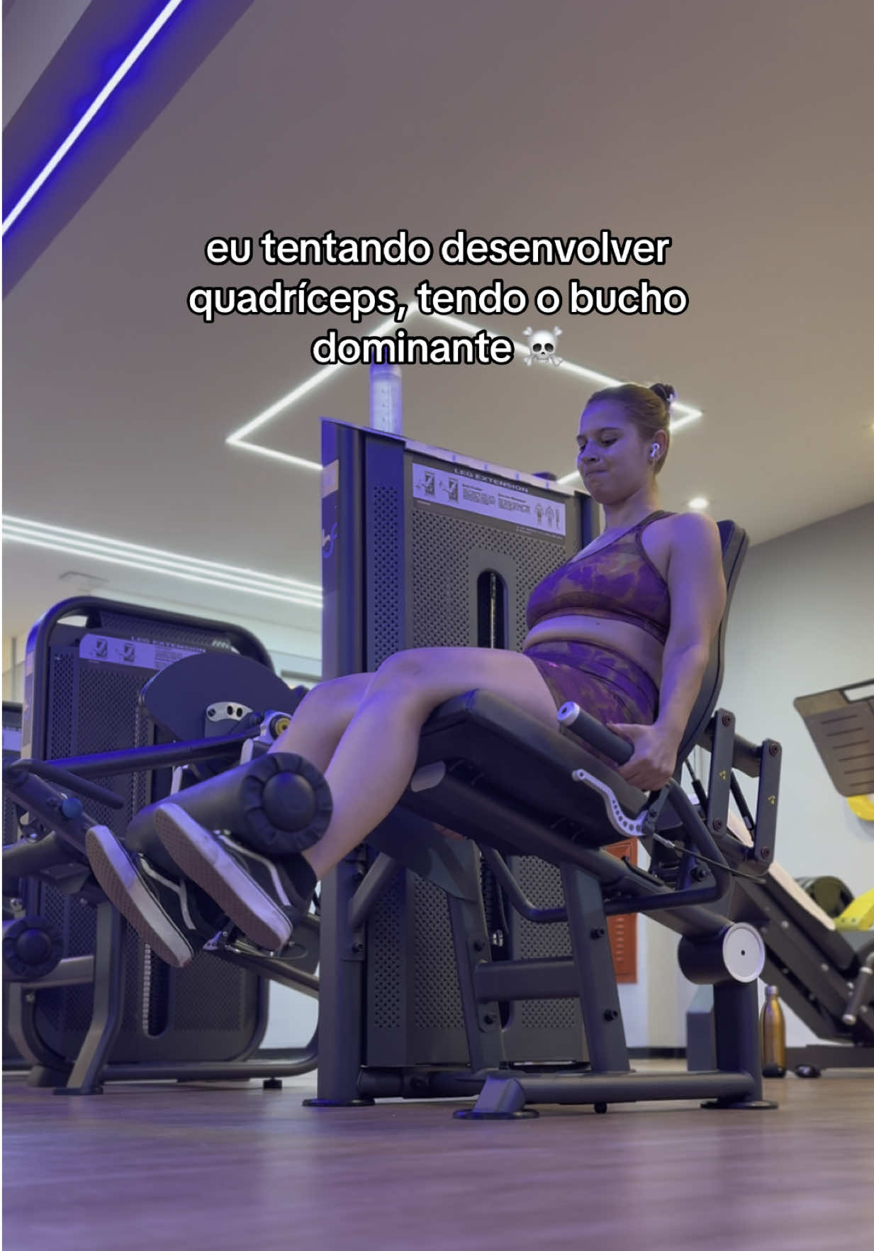 Difícil tá 😮‍💨 #treinofeminino #academia #gymmemes #treinodepernas #quadriceps 