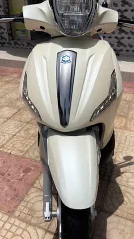 Piaggio Beverly led Meteur 300 injections disponible avc papier Complet 