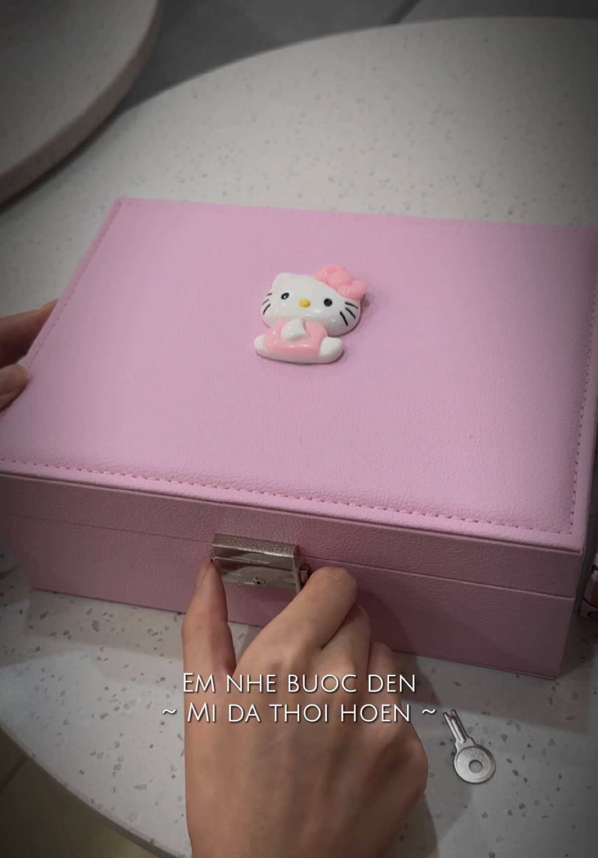 box quà bí mật siêu đáng iuu đây ạaaa 😻🫣#keptoc #hellokitty #giftbox 