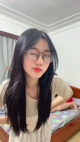 Mẹ trẻ chăm hai emm 😗  #miecualinh 