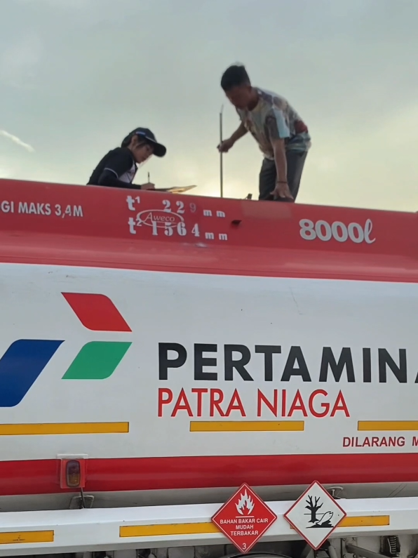 kegiatan perempuan yang gabisa nongkrong di cafe 😁😄 #kerja #pengawasspbu #karawanghitz #spbupertamina #spbu #spbukarawang #fyp 