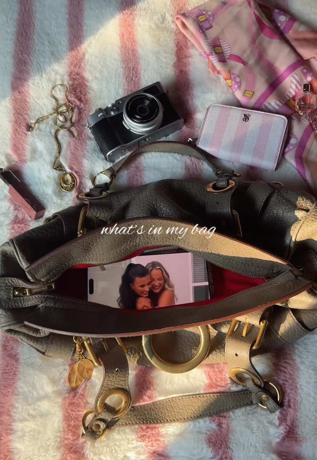 what’s in my bag: zta edition 👜 💌 #ztauf #gogreek #uf #universityofflorida