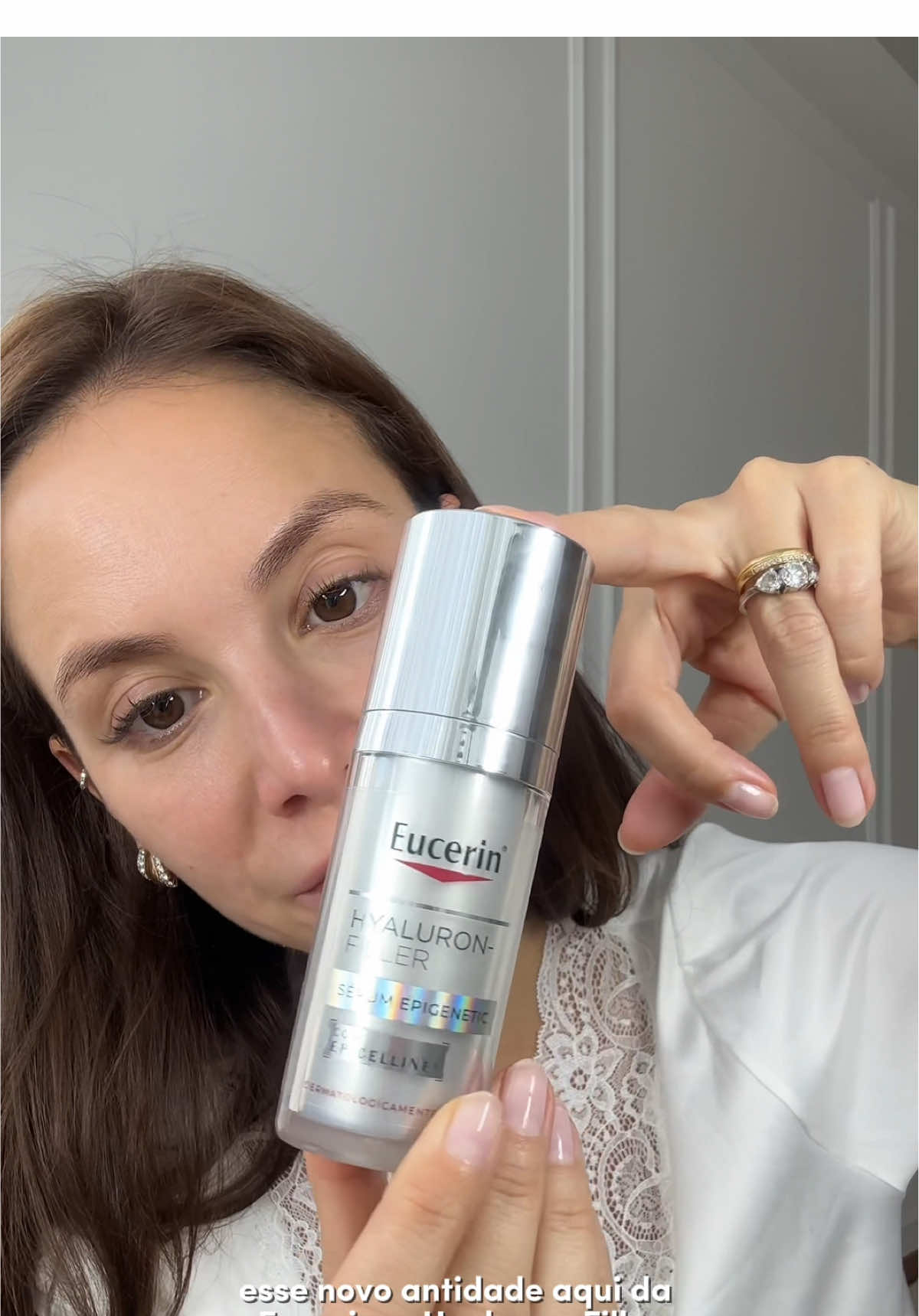 35 anos com carinha de 30? Quero! 🩶  Uma pele com mais firmeza, mais contorno, menos rugas e linhas de expressão, mais hidratação e suavidade? Por favor! Seria um milagre? Não! Estou testando o novo Sérum Epigenetic da @Eucerin Brasil que promete todos esses resultados. 🧬🩶  Compartilhem com suas amigas e vamos ser todas adolescentes de 35 anos com pele de 30?    #epigeneticbr #serumepigenetic #pelefirme #autocuidado #skincareaposos40 #publi 