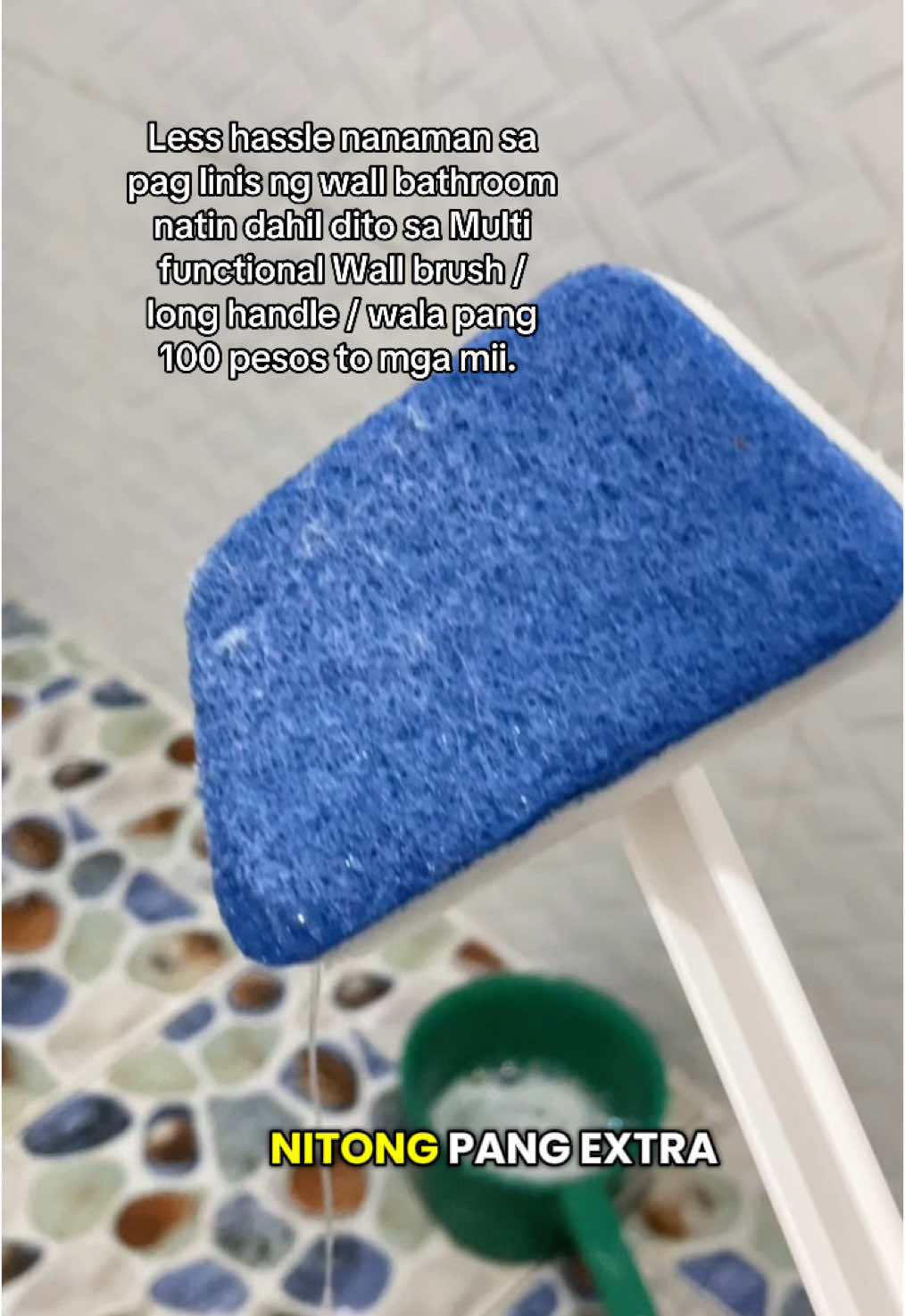 Less hassle talaga mii kapag ganito ginamit mo pag linis ng wall tiles bathroom mo  #brush #ceramictiles #cleaner #longhandlebrush #multifunctional 