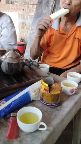 mua mấy hộp kem cho nó ăn mà hỏi mượn có 5tr nó bảo là lừa 