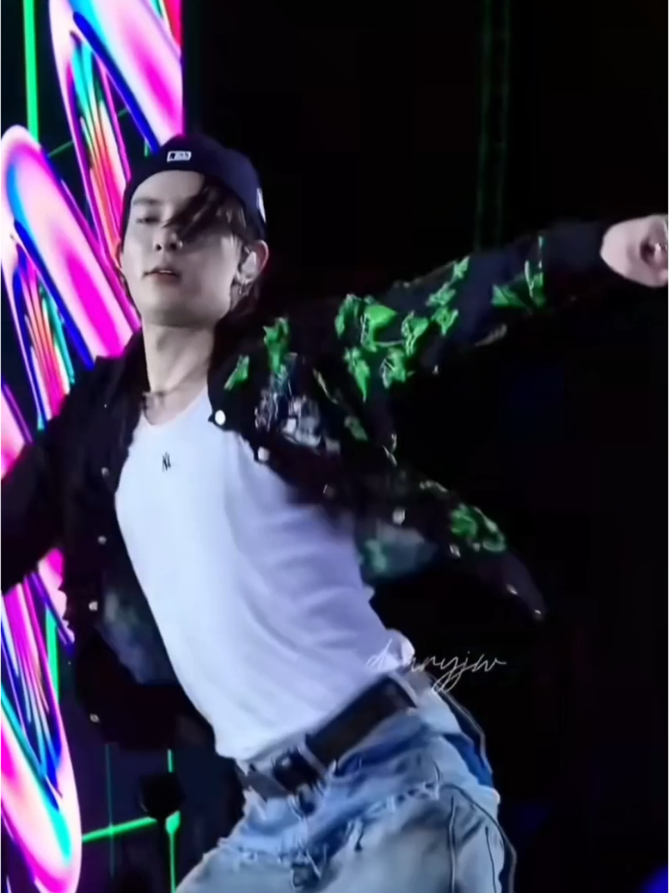 The air wherever heeseung is:🤰🤰 @enhypen  #heeseung #enhypen #fy #fyp #leeheeseung #foryou #kpop 