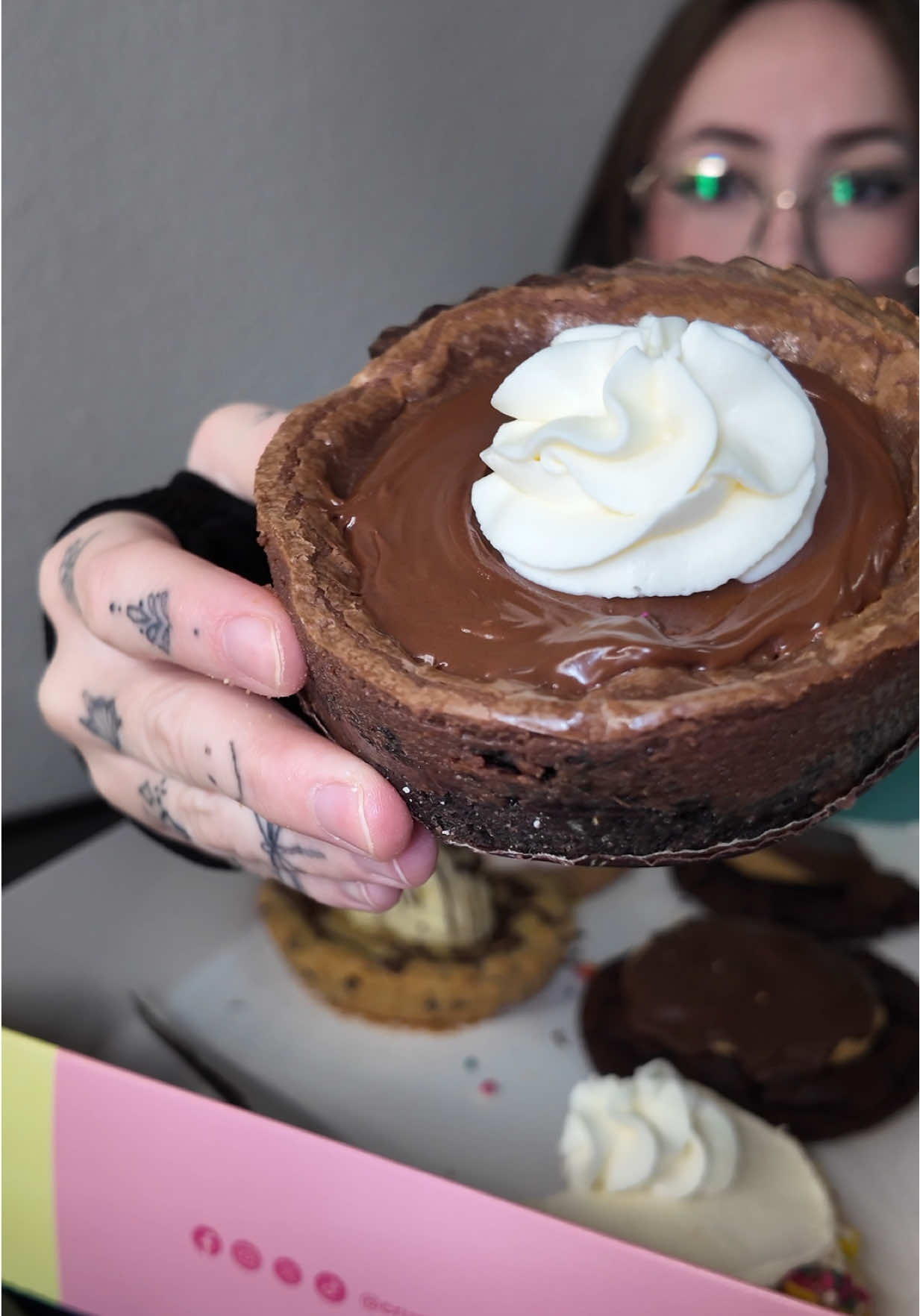 Crumbl please bring the Buckeye brownie flavor once a month🤎🍫 @Crumbl #crumbl #crumblecookie #crumblecookiereview #crumblcookiesoftheweek #cookies #cookiesoftiktok #mukbang #mukbangeatingshow #eating #foodreview 