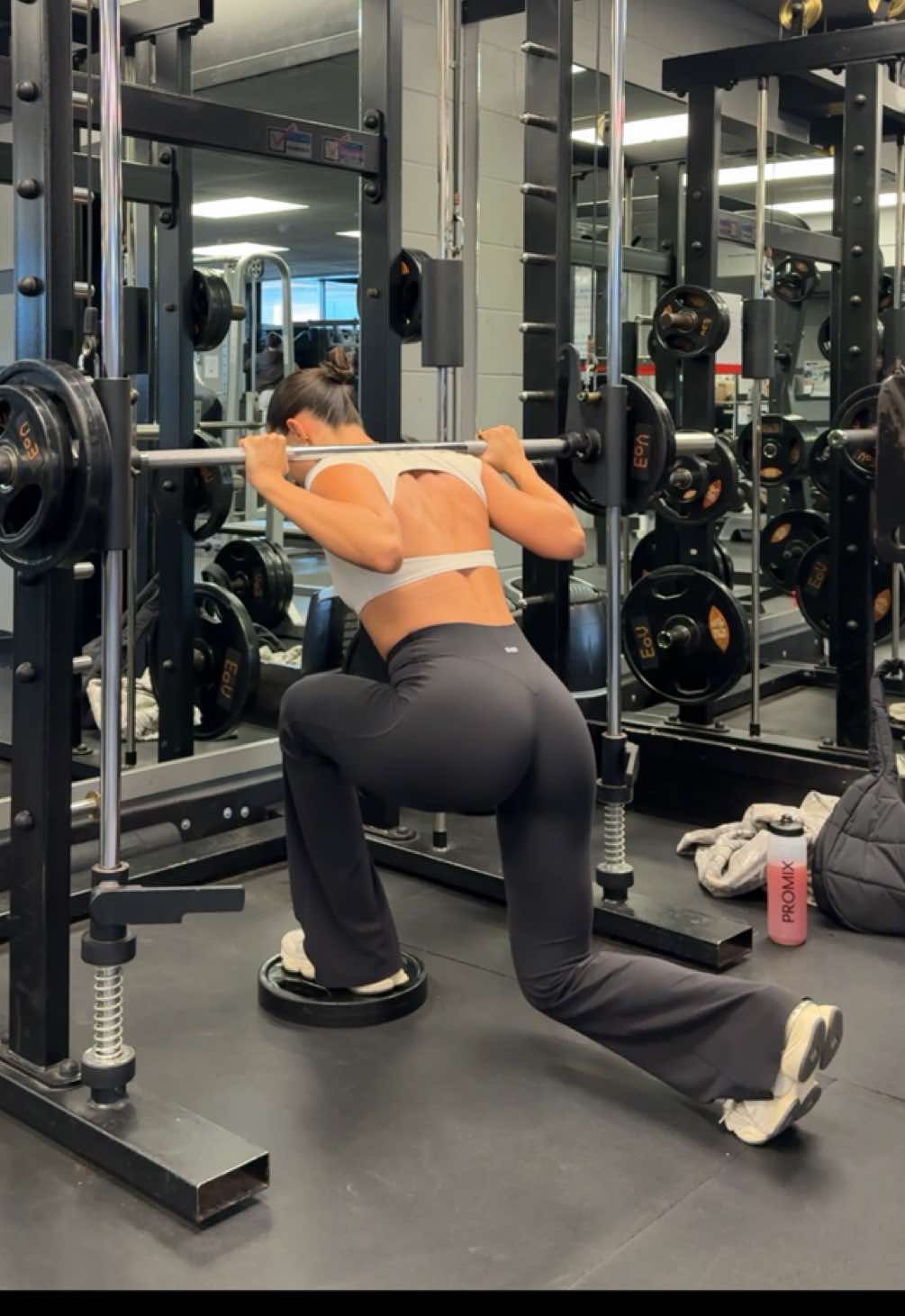 Put on your fav workout set + join us! 🖇️ in b!0 #dumbbellonlyworkouts #dumbellworkoutsforwomen #workoutsforwomenbywomen #homeworkoutsforwomen #workoutsforyou 
