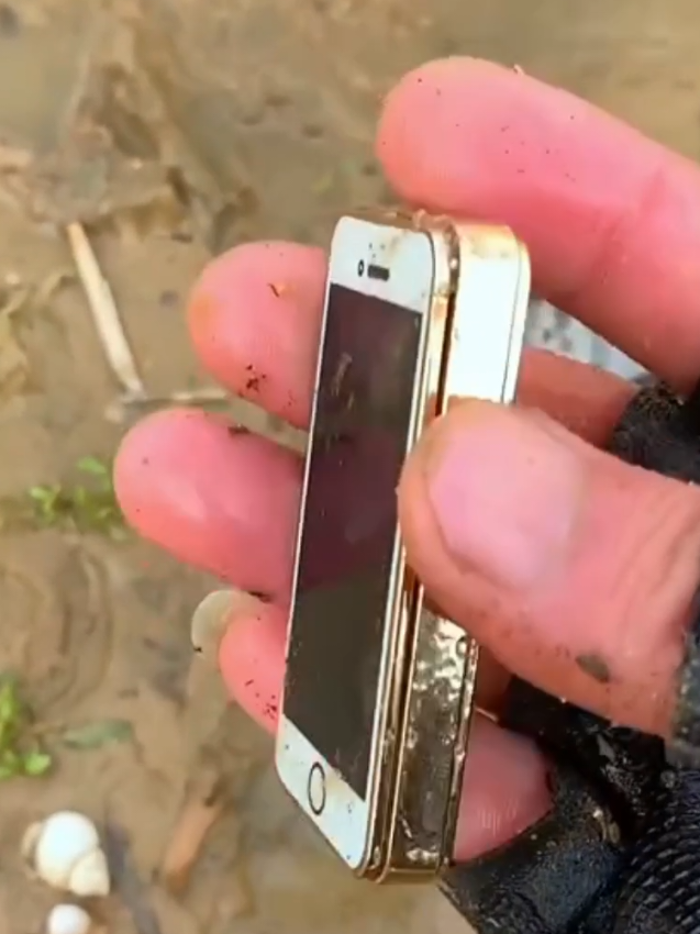 #creatorsearchinsights  Magnet fishing best finds #treasurefinder #metaldetectorfinds #treasurehunt #magnetfishingfinds #magnetfishing #hiddentreasure 