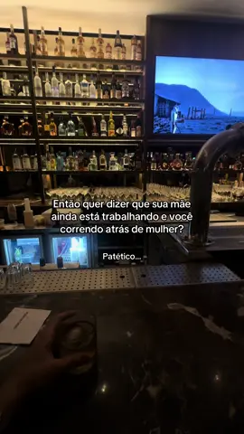 Patético. 