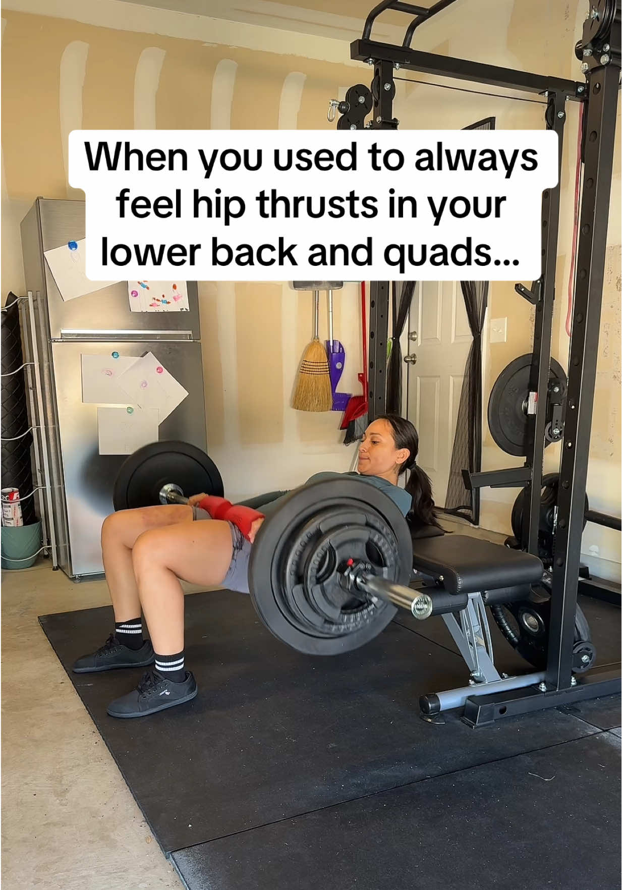 Can you spot the adjustments made?🧐 . . #posture #pelvichealth #hipthrusts #glutegrowth #anteriorpelvictilt #mindtomuscleconnection #GymTok #garagegym 