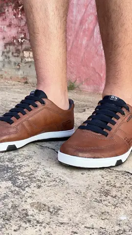 O Sapatênis Pegada Microfibra Atanado Marrom é a escolha ideal para quem busca estilo, conforto e praticidade no dia a dia. Feito em Fibertech, material exclusivo da Pegada, oferece leveza, resistência e alta durabilidade, sendo até indicado para calçados de segurança. O forro espumado e a palmilha macia garantem conforto, enquanto o solado antiderrapante proporciona segurança em cada passo. Com o sistema Calce Fácil, com zíper lateral e cadarço elástico, é perfeito para quem não abre mão da praticidade. Garanta já o seu na Center Sport! #SapatênisPegada #PegadaOficial #SapatênisMasculino #ConfortoEModa #CalceFácil #sapatênis #PegadaFibertech #modamasculina #CenterSport #EstiloCasual