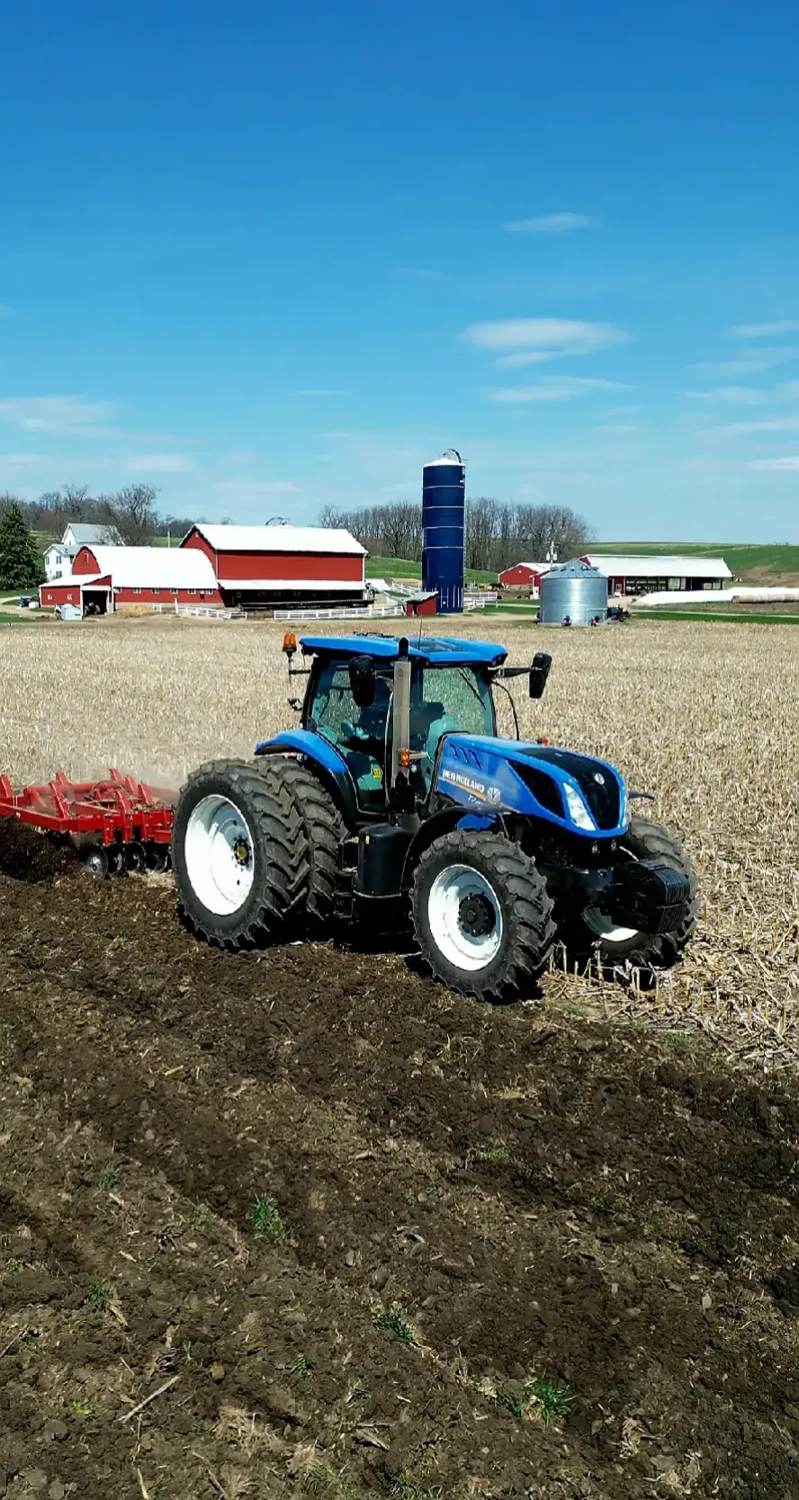 Spring has just flown by. The 1st @Pioneer Seeds US corn we planted is up and looking great! It won't be long and it will be time to chop some alfalfa!
