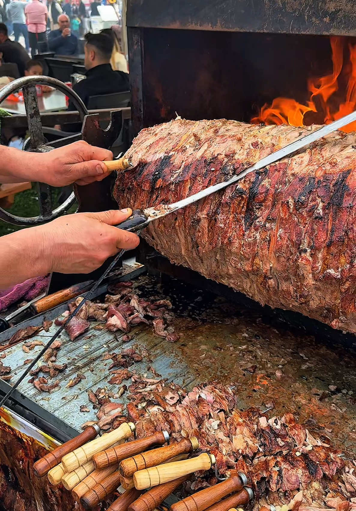 Cağ Kebabını Erzurum’da Kahvehanede Yiyeceksin ! #cağkebabı #kebap #festival #adana #food #sokaklezzetleri #reels 