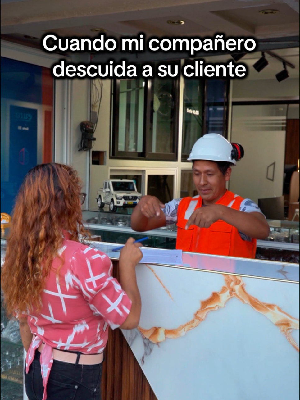 😈¡Camarón que se duerme, se lo lleva la corriente! 😂🌊🦐 ¡JAJAJA!  #trabajo #empresa #inmobiliaria #humor #comedia #alegria #viral #vidrios #ventanas #ventas #clientes #instalacionesdeventanas #peru 