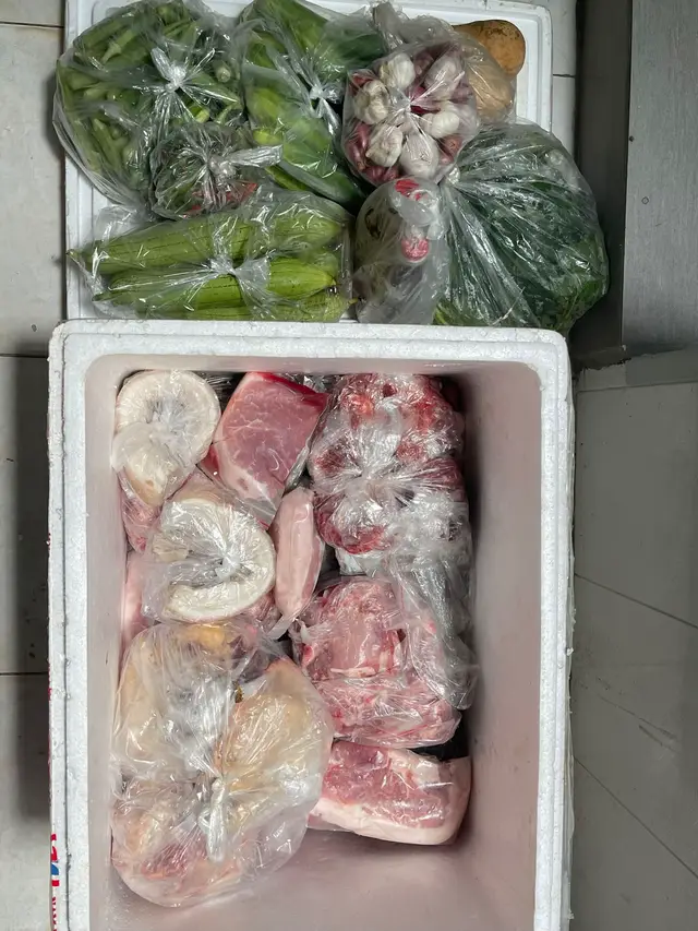 Cứ mỗi lần ba mẹ gửi đồ ăn dưới quê lên , là ta nói tưởng đâu nguyên cái Bình Định lên không đó . Thương nhắm🏡😘😘#family #quaque #bìnhdinh77 #77c1_hoainhon 