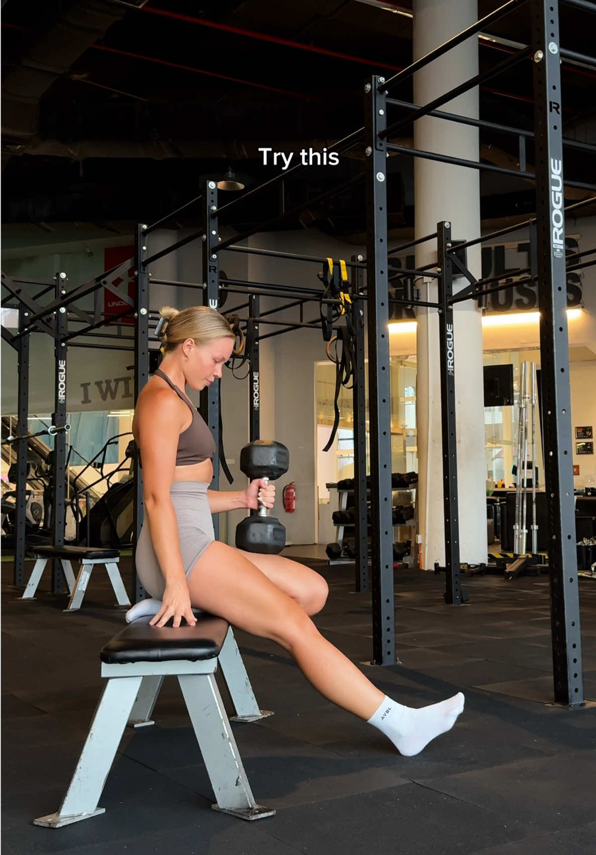 Try this hack!💅🏼 wearing @AYBL | code KATE10 to save and support 💕 *TRAINING/MEAL PLANS and 1:1 online coaching 🔗 in bio! #beaybl #ayblathlete #foryou #foryourpage #gymmotivation #gluteworkout #gymgirl #onlinecoach #gymtips #gymrelatable #GymTok #bulgariansplitsquats #bulgariansplitsquathack #bulgariansplitsquatform 
