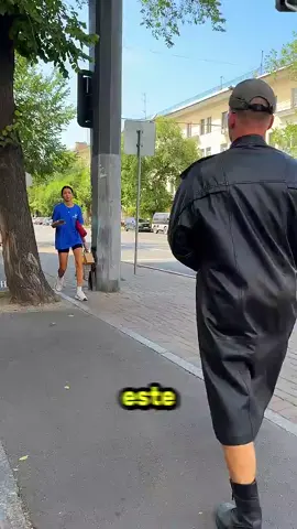 ¡Lo que escondía bajo su chaqueta sorprendió a todos! #fypシ゚ 