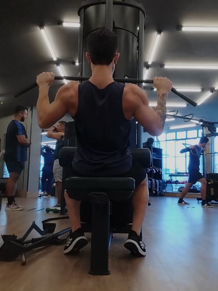 aquele treinão de dorsal pra sair voando 🪽 #backdayworkout #treino #gymrat #GymTok #treinodecostas #edit #academia #gymedit 