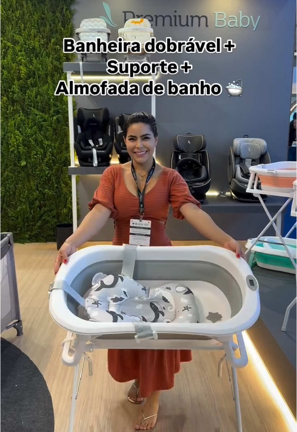 Chegou a solução pro banho do bebê: Banheira dobrável com suporte + almofada de banho 🛁  ✅Compacta, prática e segura, para banhos mais confortáveis e seguros, além da praticidade  para guardar em qualquer cantinho para levar para onde for 🤩 💸Combo R$489,90