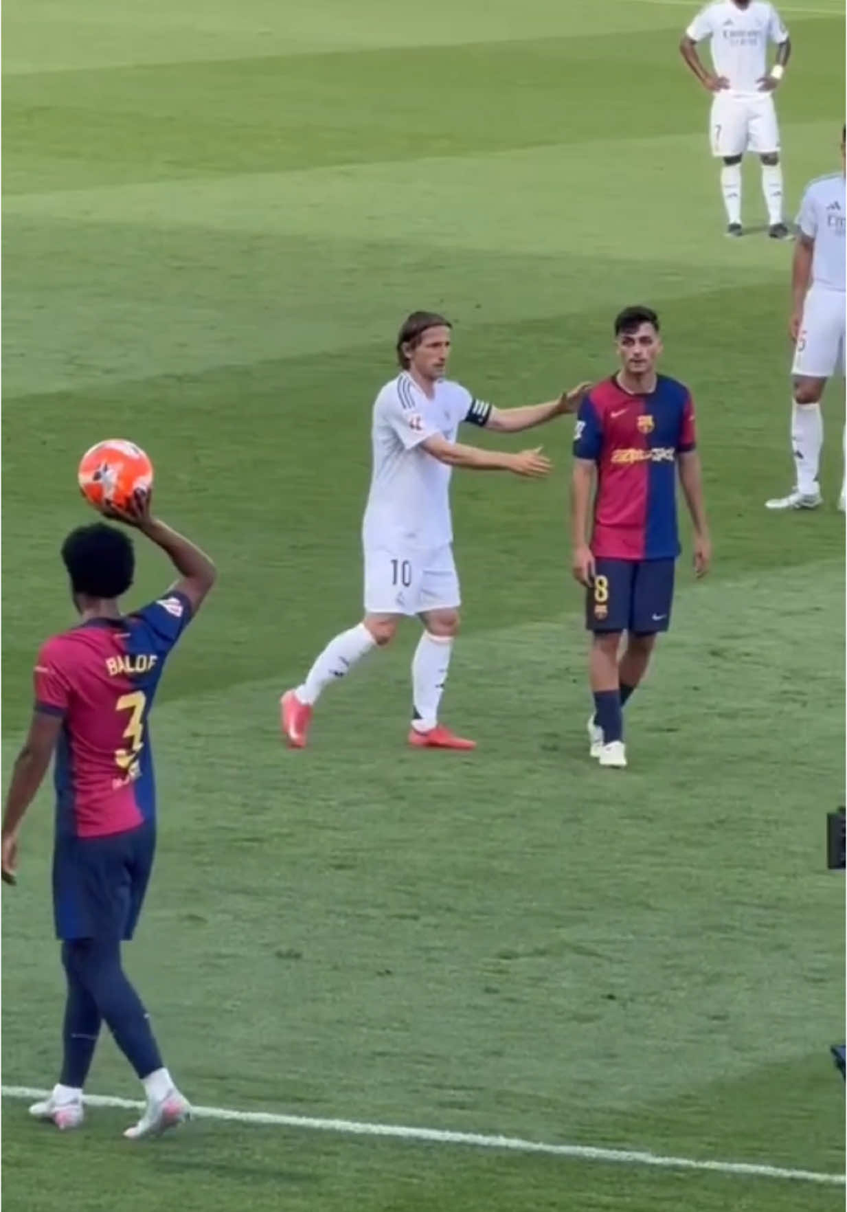 Modric and Pedri 😂 #pedri #fyp #modric #pedrigonzalez #barcelona #footballtiktok 