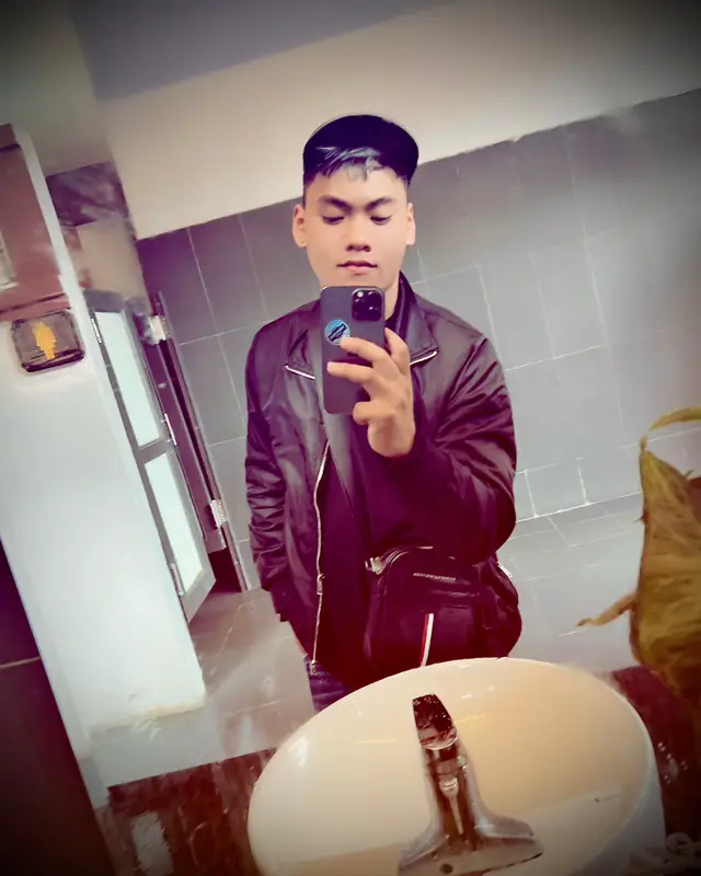 Hôm nay dư giả ăn cơm với ká, Ngày mai khó thì làm gì