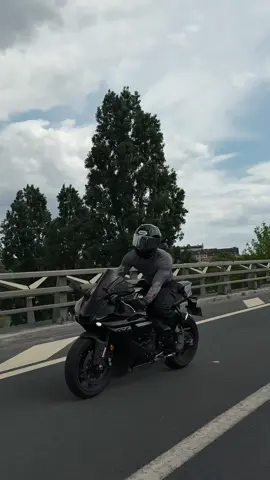 Wanna ride ? 🖤  #bikelife #biker #bikelover #motorcycle #bike #moto #r1 #yamahar1 #BookTok 