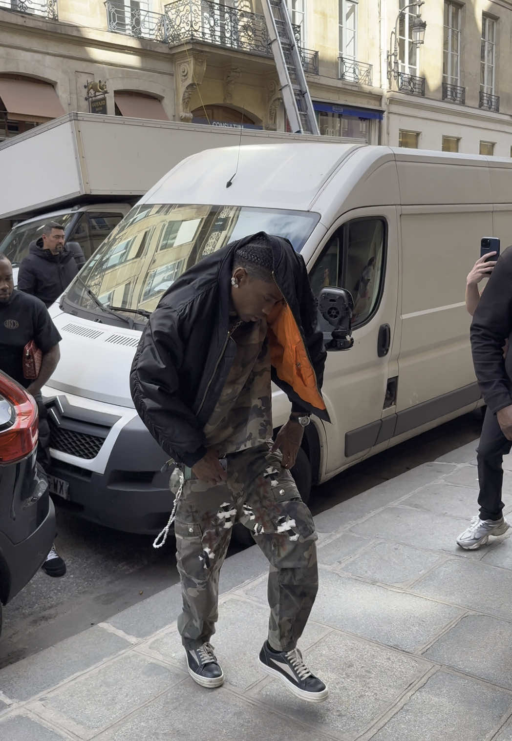Travis Scott is hiding today while shopping in Paris #pourtoii #travisscottedit #fyp 