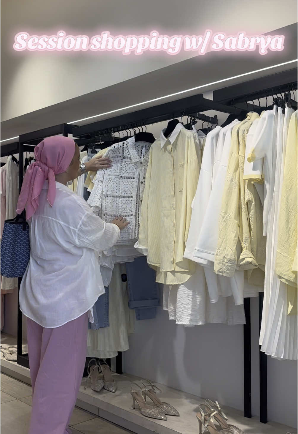 Une Belshoppeuse attitré 🛍️🎀 #pourtoii #fyp #outfit #outfitideas #shoppingaddict #hijab 