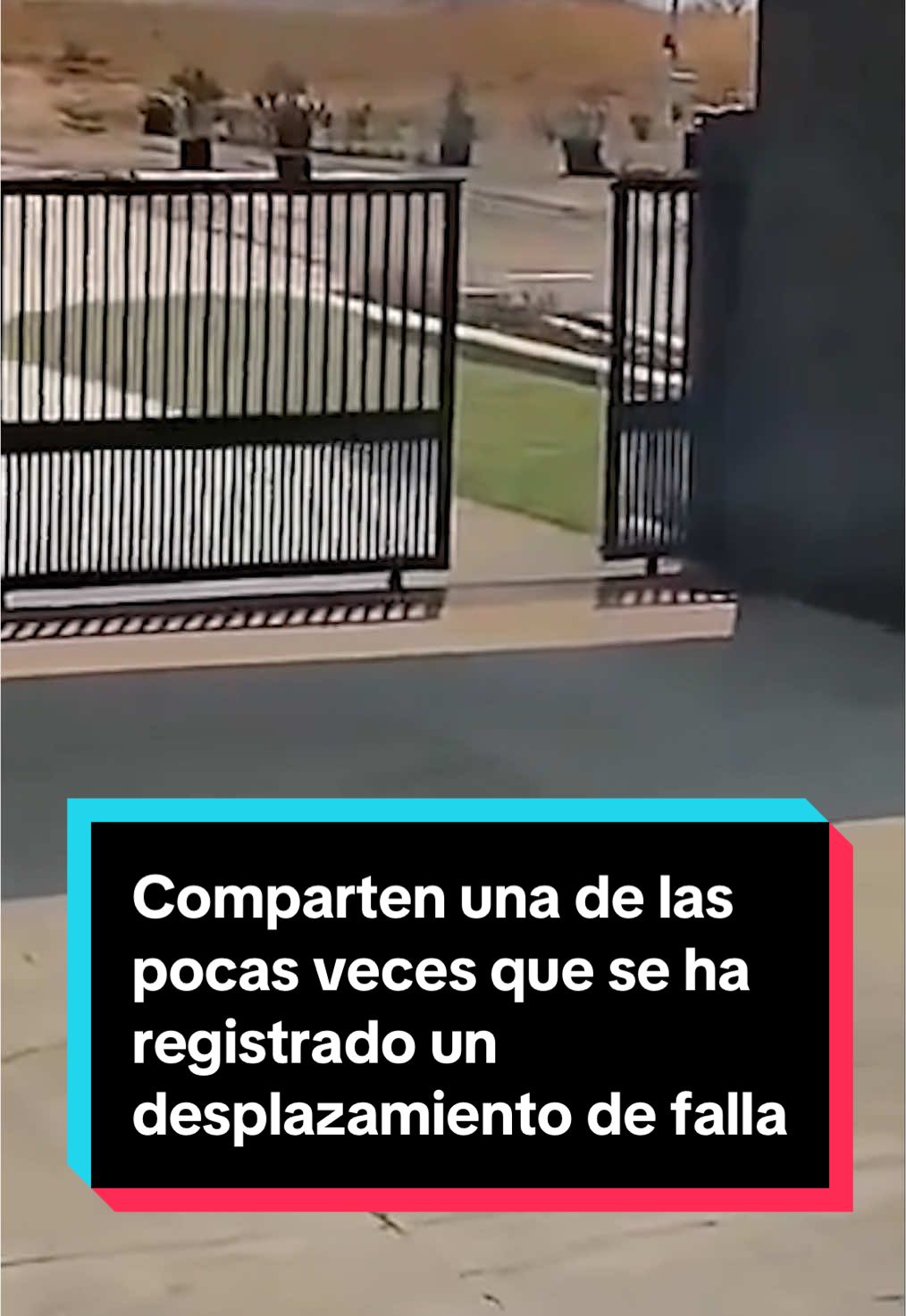 📹 Comparten una de las pocas veces que se ha registrado un desplazamiento de falla: ocurrió en el terremoto de Birmania y se estima que fue un salto de 3-4 metros Se trata de una grabación del 28 de marzo, el día que el terremoto de magnitud 7,7 sacudió Birmania y Tailandia #terremoto #birmania #tailandia #falla #movimiento #tierra #planeta #viral 
