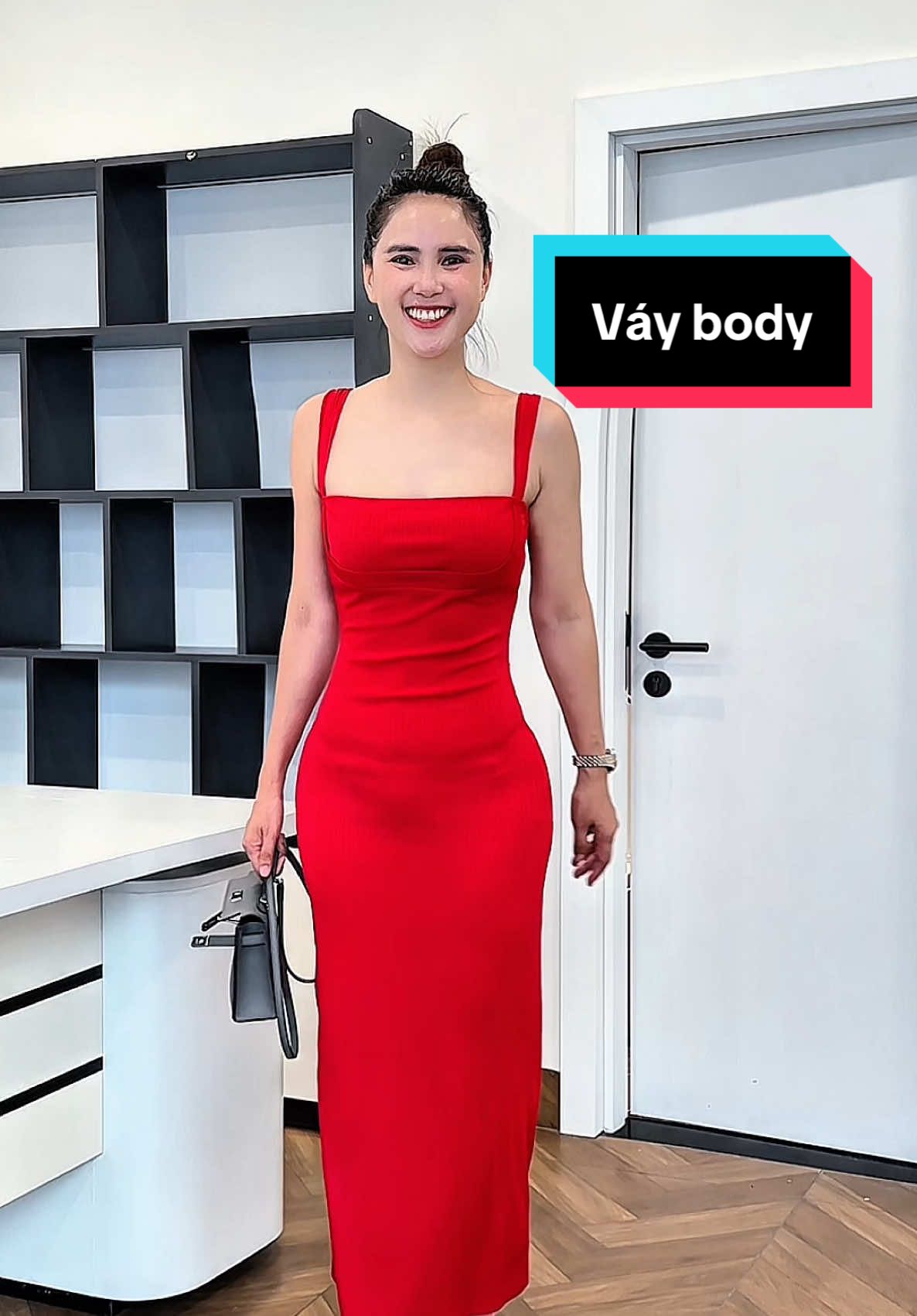 Váy body tôn dáng cực, chất vải mềm mại đẹp. che đc khuyết điển chân. #vaybody #vaybodycuctondang #vaybodycuctondang #vayhaiday #xuhuong 