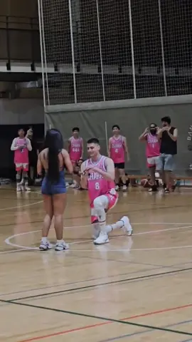 Meen&kratingg:harus banget nglamar cewe di lapangan basket🤨🤨gx kasihan apa kita berdua udah jadi dudaa😩😔gw ngetawain ini dr tadi😂😂udah makanya balikan deh kalian sama para bininyaa🤭#meennicha8 #kratingg #area86 
