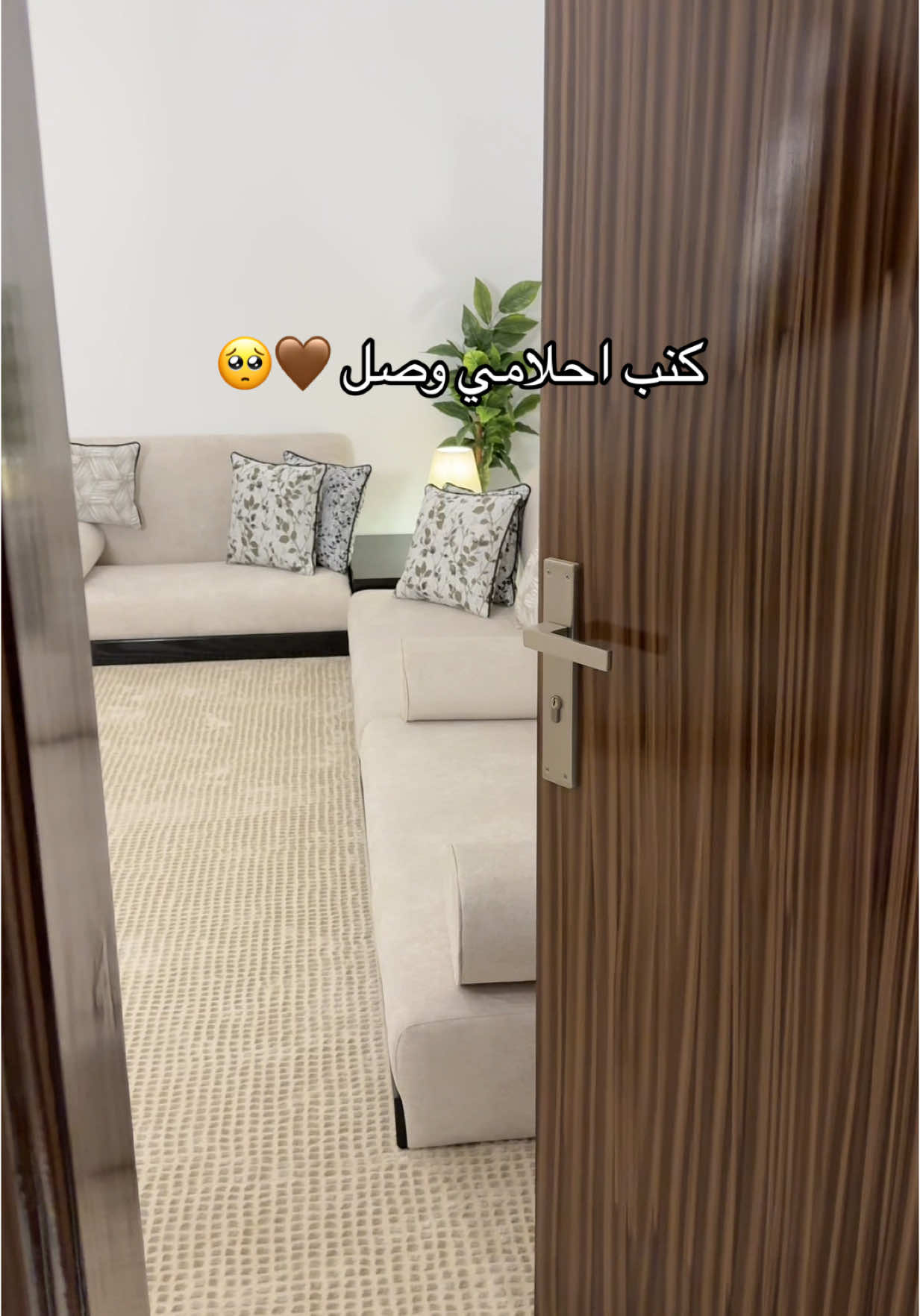 للأمانه افضل محل يفصل كنب وعنده كمان كنب جاهز ، في سوق محمود سعيد مجمع الاريكة 0548083877📲 ترف للإثاث متميزين بكل شي ، والضمان عندهم خرافي  جده - سوق محمود سعيد - مجمع الاريكة  معرض رقم ٥٣ .  #اعلان #viral #fypシ #exploer #foryou 