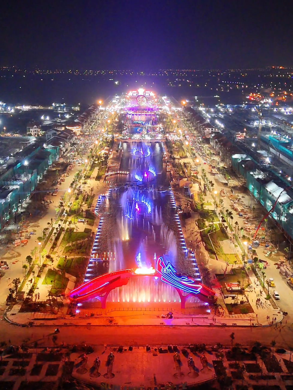 Sun Urban City Hà Nam trình diễn show nhạc nước dài nhất Việt Nam #xuhuong #xuhuongtiktok #fyp #hanamoi #rucrohanam2025 #sunurbancity #sunmegacity #sunproperty #tuanvanhoadulichhanam2025 #quangtruongsunurbancity #congvienlehoisunhanam #nhacnuocsunurbancity #tranvanbacbatdongsan 