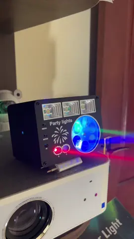 Đèn laser 11 mắt Chạy nguồn 5V, Cảm biến theo nhạc chớp theo nhạc,  Sử Dụng Cho Dịp Lễ Tết, Tiệc Party, Phòng Trà, Phòng Hát, Phòng karaoke… #denchoptheonhac #denlaser #dangcapdanchoi #densankhau #denkaraoke 