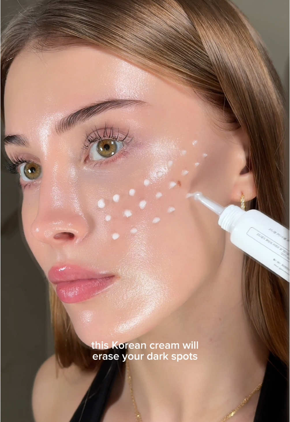 dark spot eraser cream 🤍 @TOSOWOONG Global ad Arbutin 7 Tranexamic cream + Arbutin 7.0 Intensive Spot cream is a dream duo for a bright complexion ✨ #tosowoong #arbutin7TXA4cream #arbutin7intensivespotcream #koreanskincare #hyperpigmentation #darkspot #glassskin #glassskincareroutine 