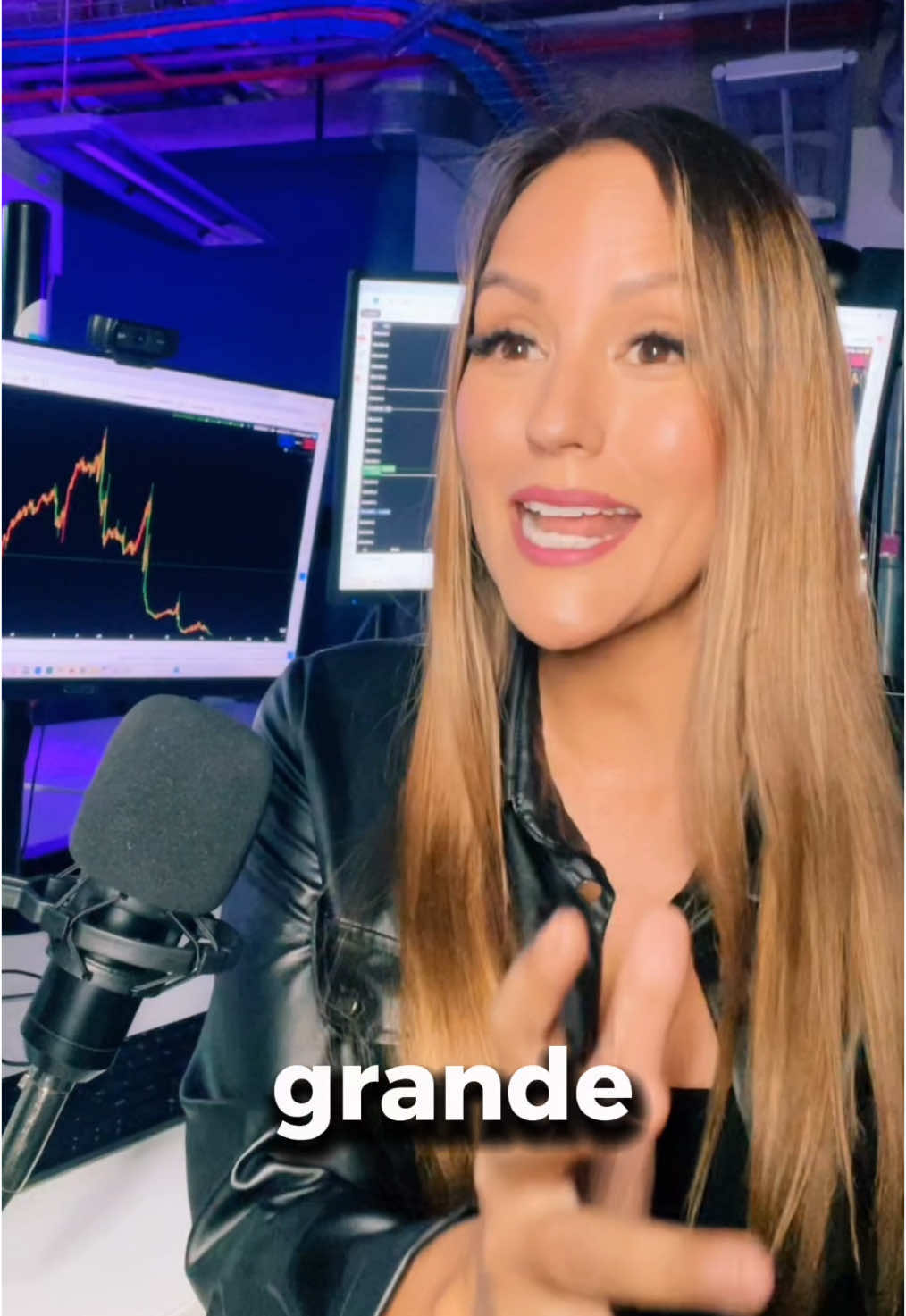 📣 Aquí te dejo una mini clase de por qué la gente pierde haciendo Trading, invirtiendo en criptos, acciones, etc.  🏳️ Antes de poner tu dinero en algún activo, primero tienes que saber cuál es estado, ¿está en oferta o está en demanda? ¿Qué debo hacer con esa información?  🌎 Es cierto que se puede ganar mucho dinero, lo que no es cierto es que “es cuestión de suerte o que es fácil”.  Así que tú que me sigues y me lees, que sé que quieres ganar dinero haciendo Trading, espero que entiendas que esto es una carrera como cualquier otra, y que antes de empezar, tomes en cuenta que para ganar 💰 primero hay que aprender. 🙌🏾 Vale la pena? 1000 veces Si. ✅