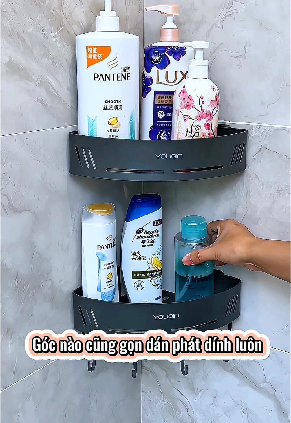 Lắp kệ góc không cần đục lỗ này vào góc phòng tắm của bạn. Nó không chỉ đẹp mà còn bền và chống gỉ. Bạn có thể cất giữ đồ dùng vệ sinh cá nhân của mình gọn gàng trong tương lai!! #ketreodantuongnhom #tienich #giadungnhatam #creatorsearchinsights #thietthuc #jizonguyen 