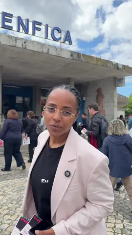 A nossa campanha também passou por Benfica, a minha freguesia do coração! ❤️ Claro que não podíamos deixar de visitar o Mercado, um símbolo da vida de bairro e do comércio local. Estou em campanha eleitoral, é verdade, mas promover e apoiar os pequenos comerciantes é algo que todos devíamos fazer, todos os dias. No dia 18 de Maio, faz a diferença com o teu voto. Vota PS!