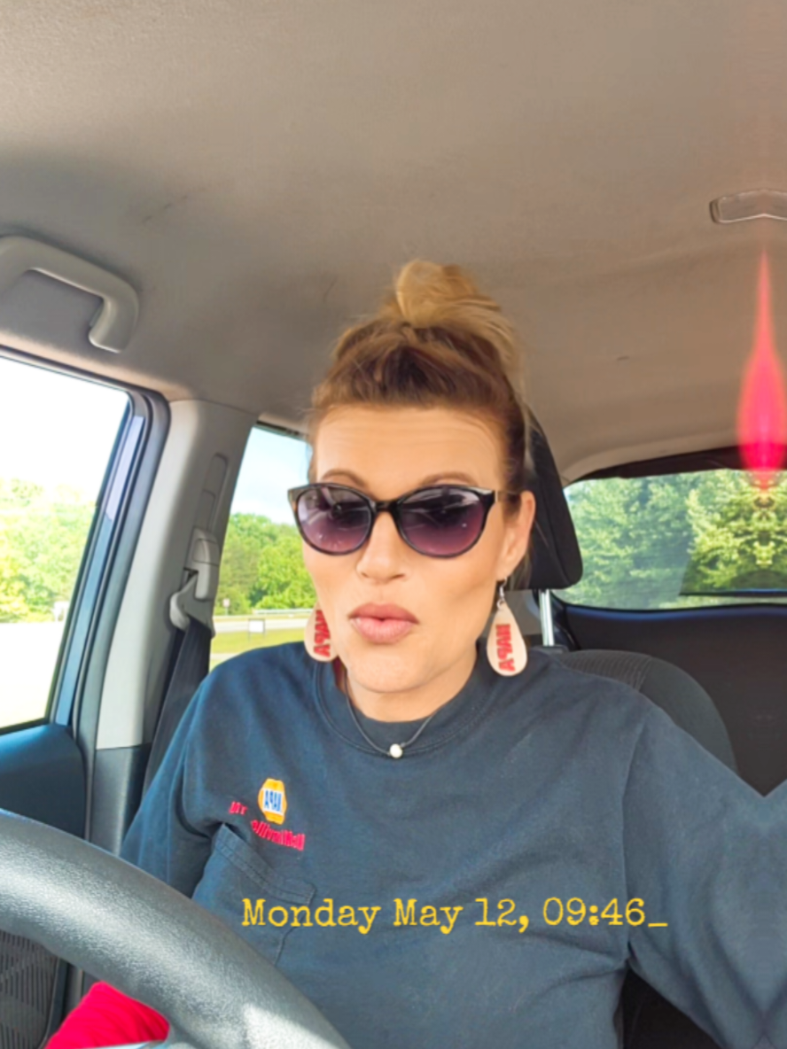 Mondays ♥️ 💙 💛 #napagirl #deliverydriver #deliverygirl #delivery #deliveringsmiles #tiktok #trendyyy #trending #tngirl #tennesseegirl #letsbefriends #mypage #fpy #fypage #fpytiktok #beafunmama #keepdancing #keepshining #keepsmiling #4u #mypageforyou #goviral #viralvideo #makeviral #viral #💙 #imme #imthatgirl #♥️ #💛 