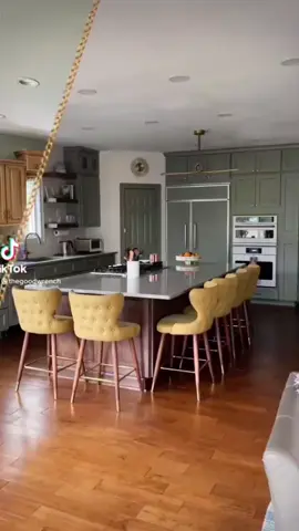 Wrapping up the fall just in time to start the spring challenge (well, I actually started that already)😅🤣 What do you think of the after?? I was so happy to get rid of the 1999 Tuscan kitchen …. #kitchenrenovation #beforeandafter #kitchenisland #transitionalkitchen #heyhomehey #kitchensofinstagram #smmakelifebeautiful #apartmenttherapy #betterhomesandgardens #tuscankitchen #orc #bhgorc #oneroomchallenge #thefinishline