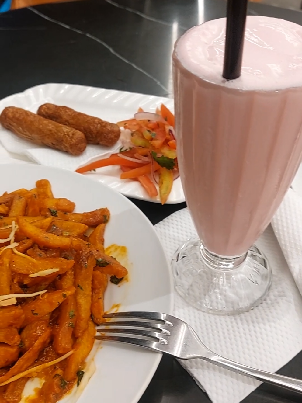 Rainy evening in Nairobi has granted me a chance for a solo dinner date with a view and lovely background music🫠🫠 #randomthings #dinner #nairobi  #fyp 