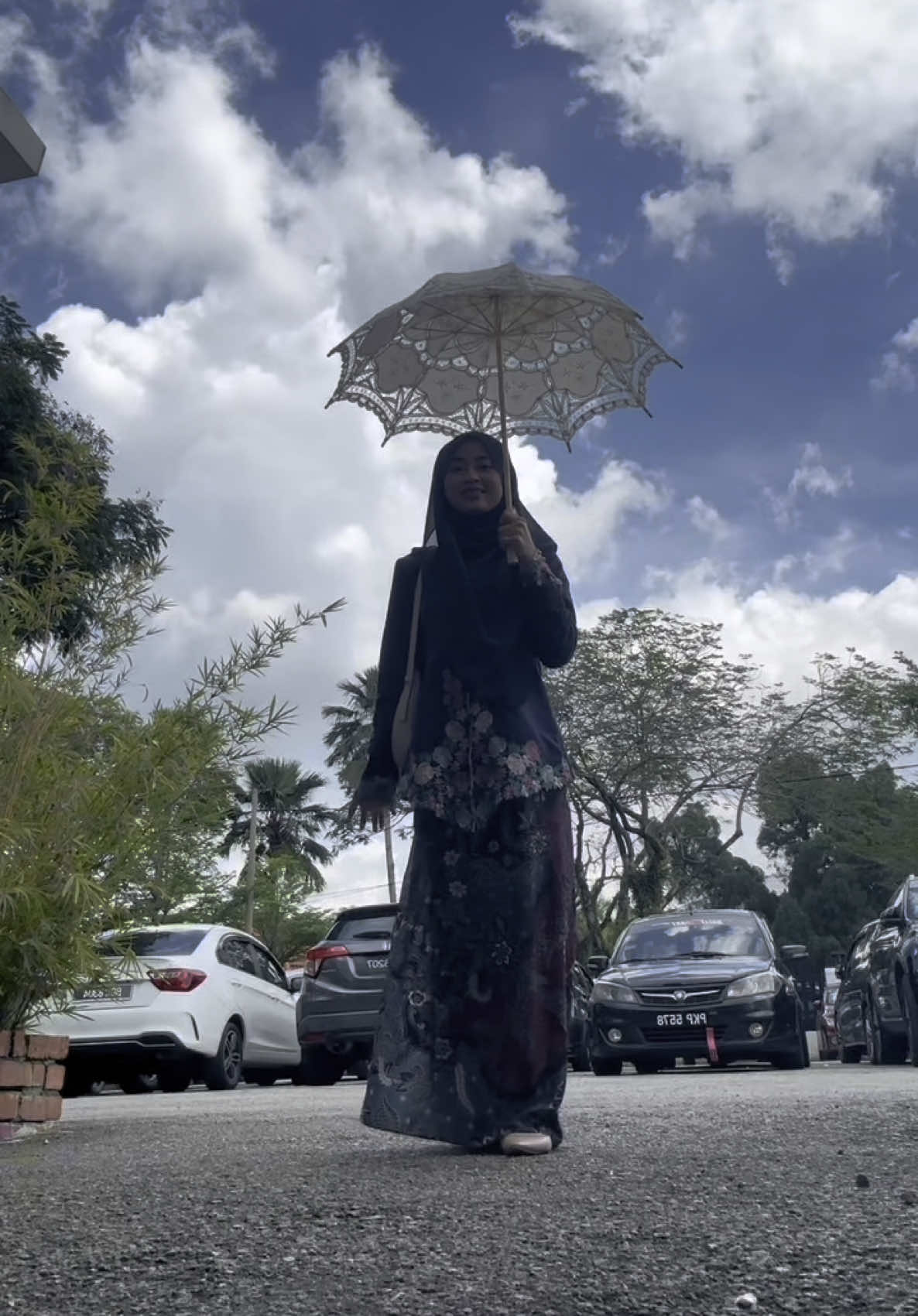 Carslan punya product memang bagi saya 10000/10 dia mmg super power untuk lock korang punya makeup! Selama ni saya guna dia punya setting powder jee kalini try sunscreen walaupun saya jujur sebelum ini adalah paid review tapi mmg saya pengguna jugak tau ! 😭 sampai sekarang takde powder yang boleh ganti carslan okay u guys kene cubaaaaaa 🫶🏻!! #fyp #carslan #sunscreenpowder #makeup #tahanlama 