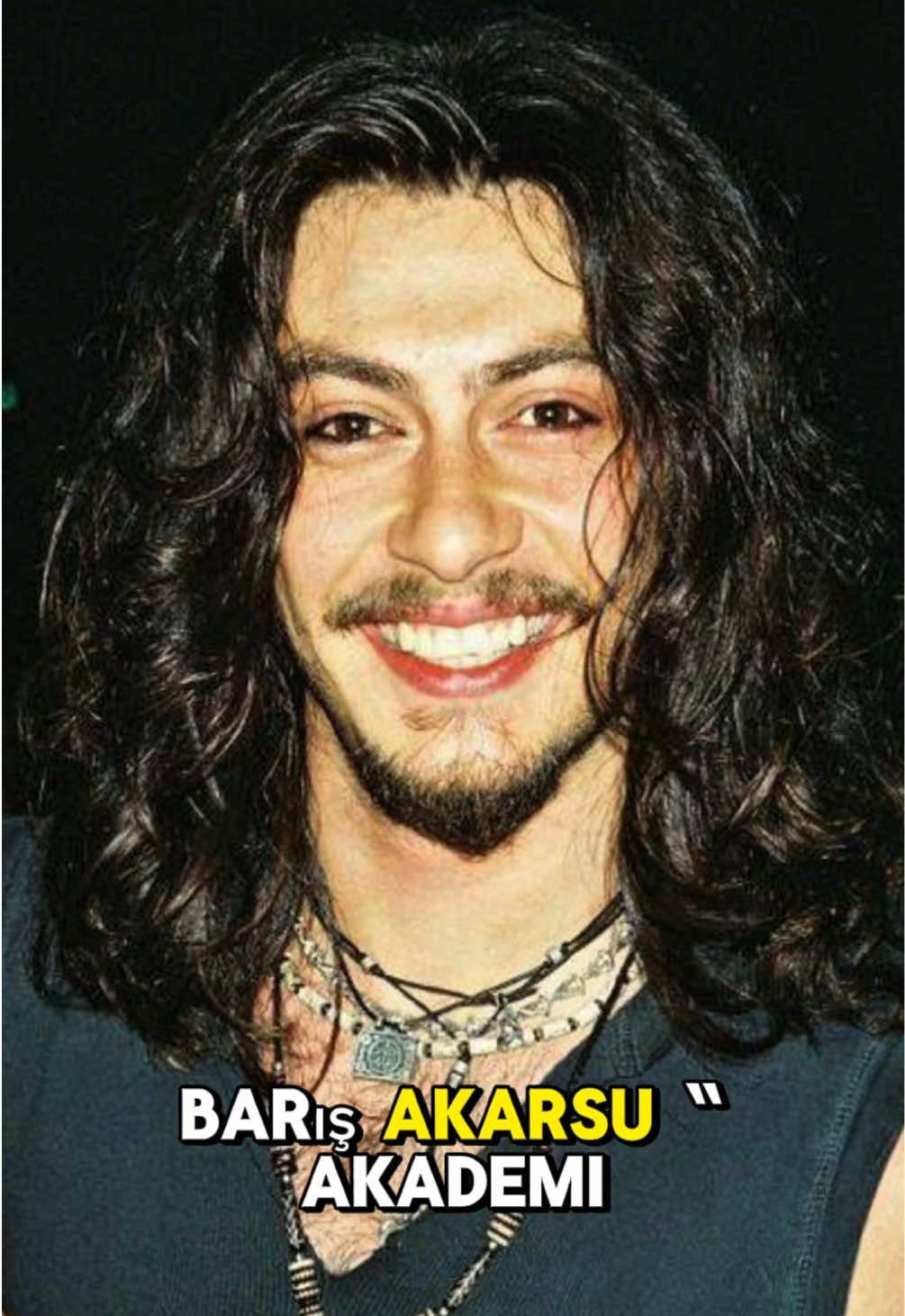Barış Akarsu hâlâ şarkılarında yaşıyor🎙️ Sesi, ruhu ve enerjisiyle bizimle Yorumlara 🖤 bırak, Barış’ı unutmayanlar burada🖤 #BarışAkarsu #EfsaneSes #TürkRock #legendmusic #fyp #fpy #history 