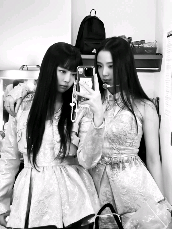 #JENSOO :: hj eu não fui pra escola 😝 graças a deus, não fiz nada em casa hoje, fiquei deitada o dia todo 😔☝🏻 ib: sla, tanta gente fez mais vou da, da diva @𝑳alis ! 🖤  nem pedi, mais acho que não preciso 😔☝🏻 . . . #viralvideo #fyp #kpopedit #editblackpink 