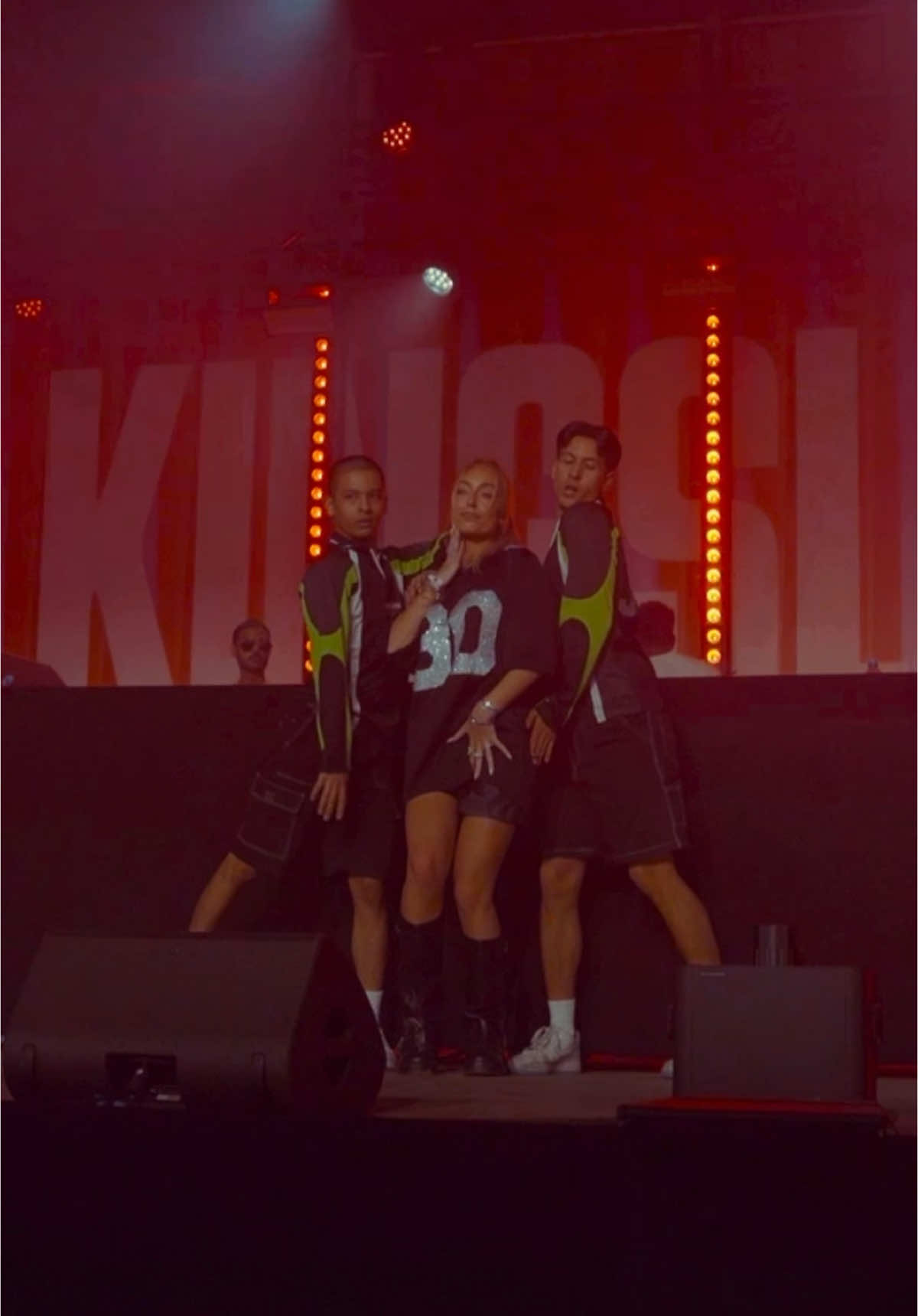 You’re so prettyyyy @universitydancestudio 🤎🩵 #dj #dance #femaledj 