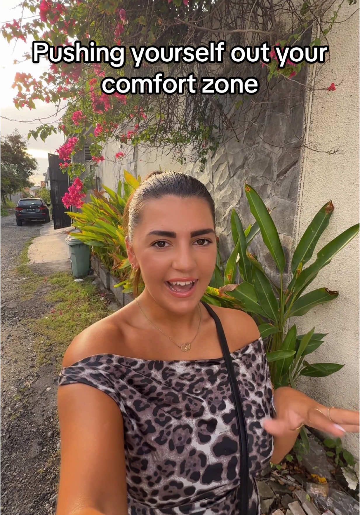 This is your sign to go out n make some new friends🫶🏽solo travelling can be sooo hard at times but when you actually push yourself out there, it makes you feel so much better!!! #solotravel #solotravelling #bali #canggu 