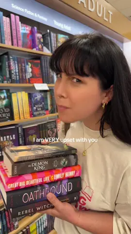 she might bully me about buying too many books but I still miss her 🥺🫶🏻😭💔 HANNIE COME BACK @hannahlisalohr  #bookshopping #bookstore #bookhaul 