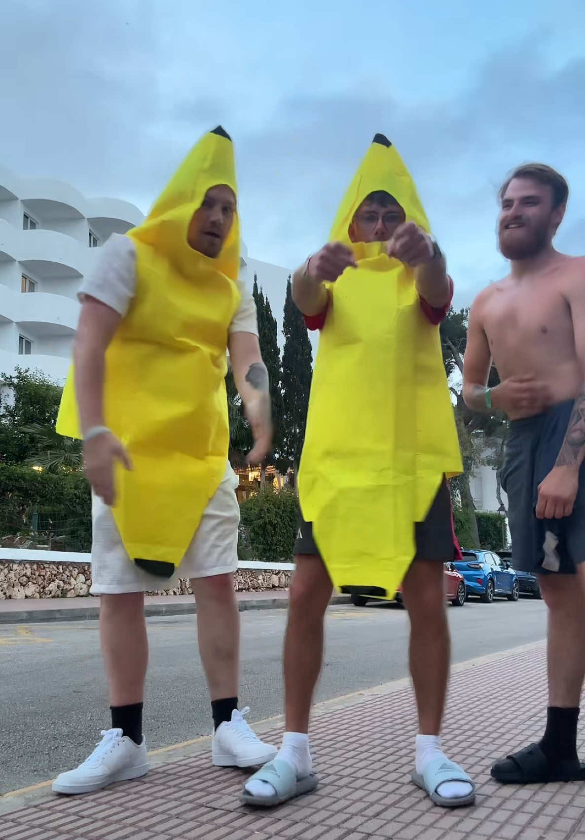Active banana🍌