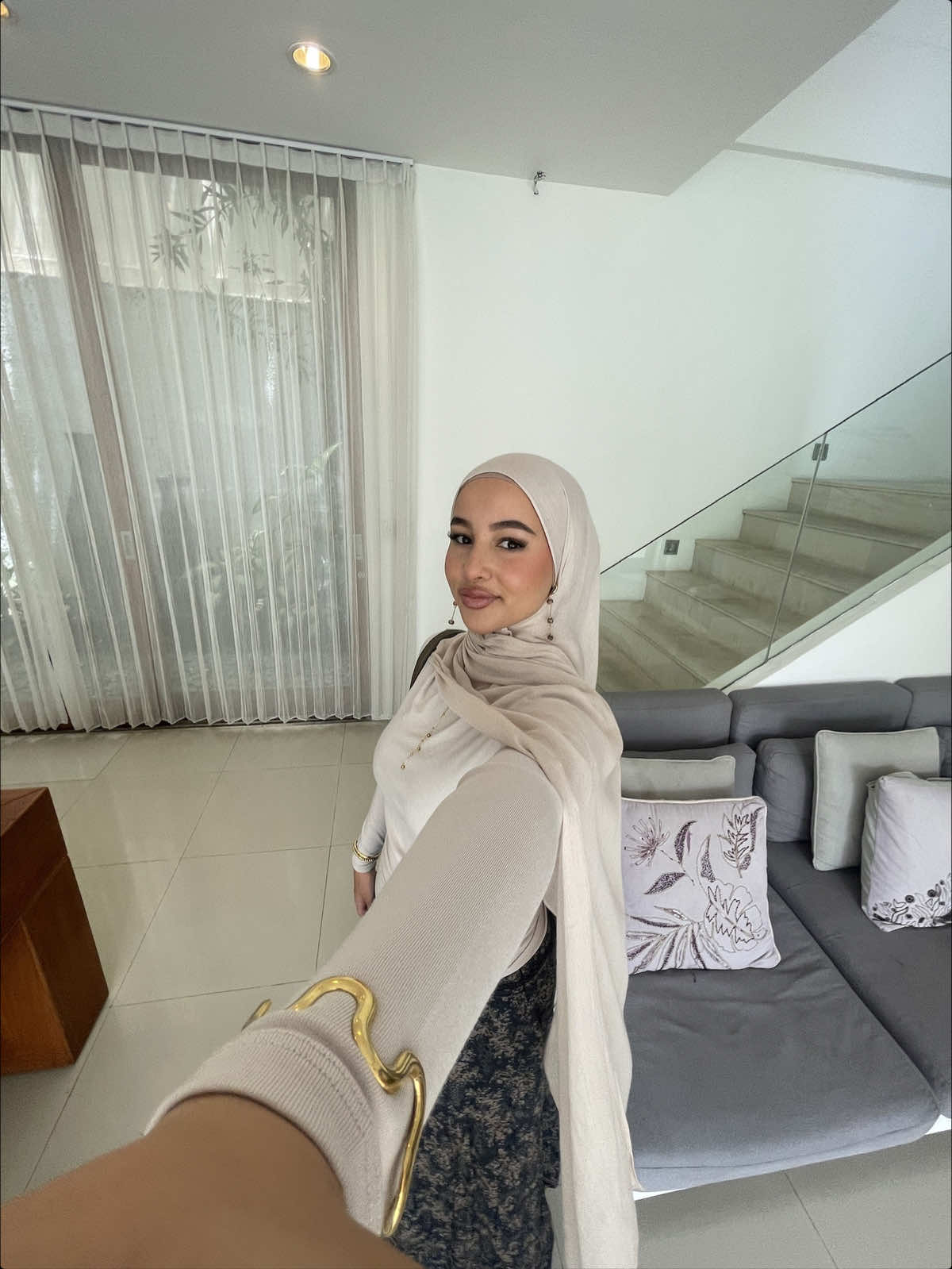 2 mins away from booking another holiday #hijabi #OOTD #outfitinspo #modestoutfits #travel #fyp 